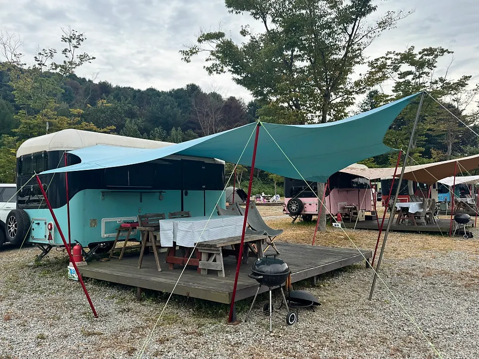 Exterior of an aesthetic caravan site