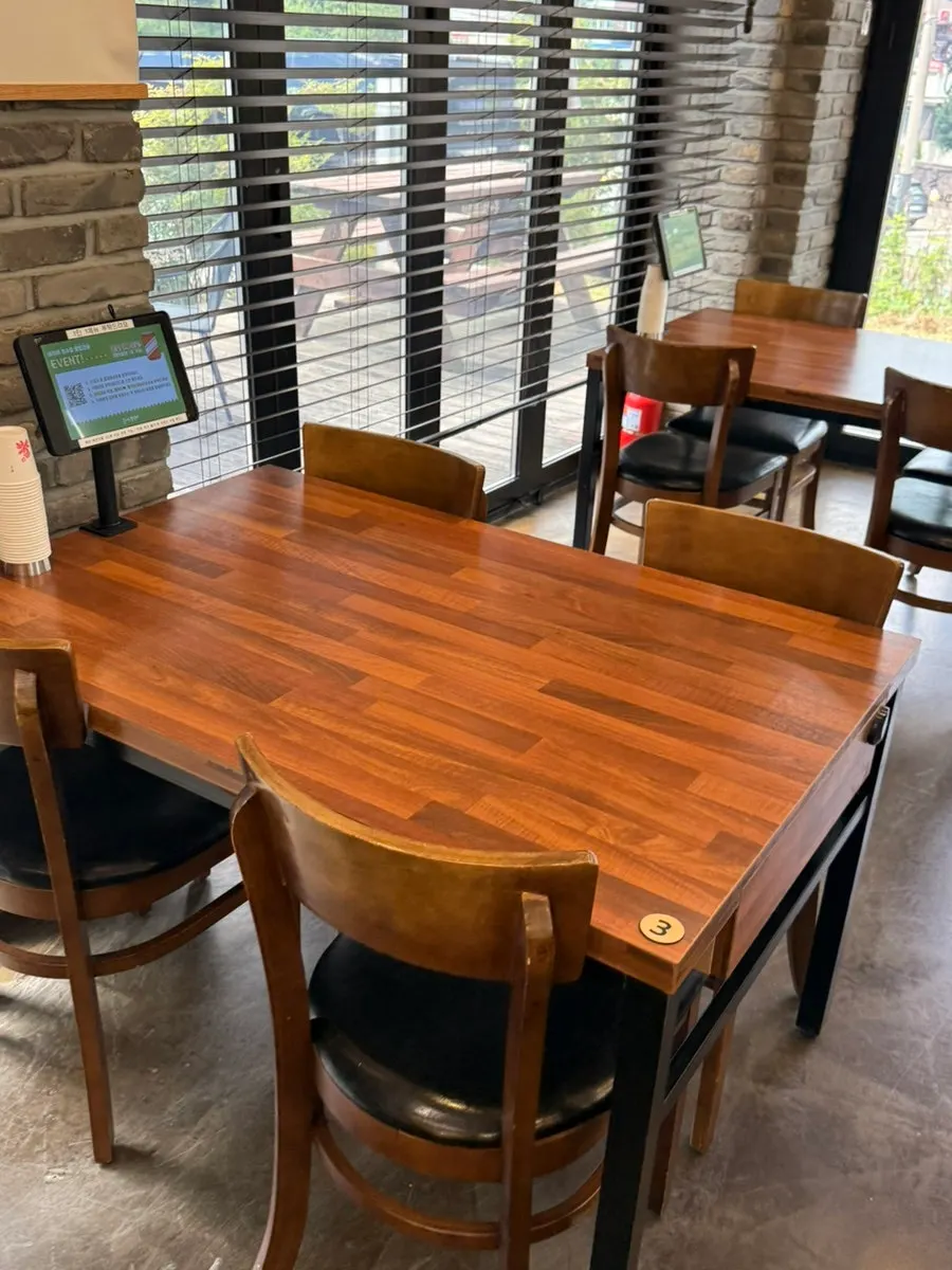 Restaurant seating with 4-person tables