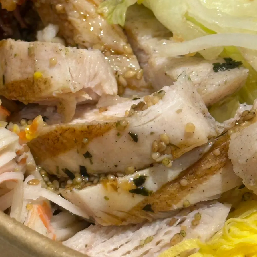 Chicken breast and brown rice soaked in dressing