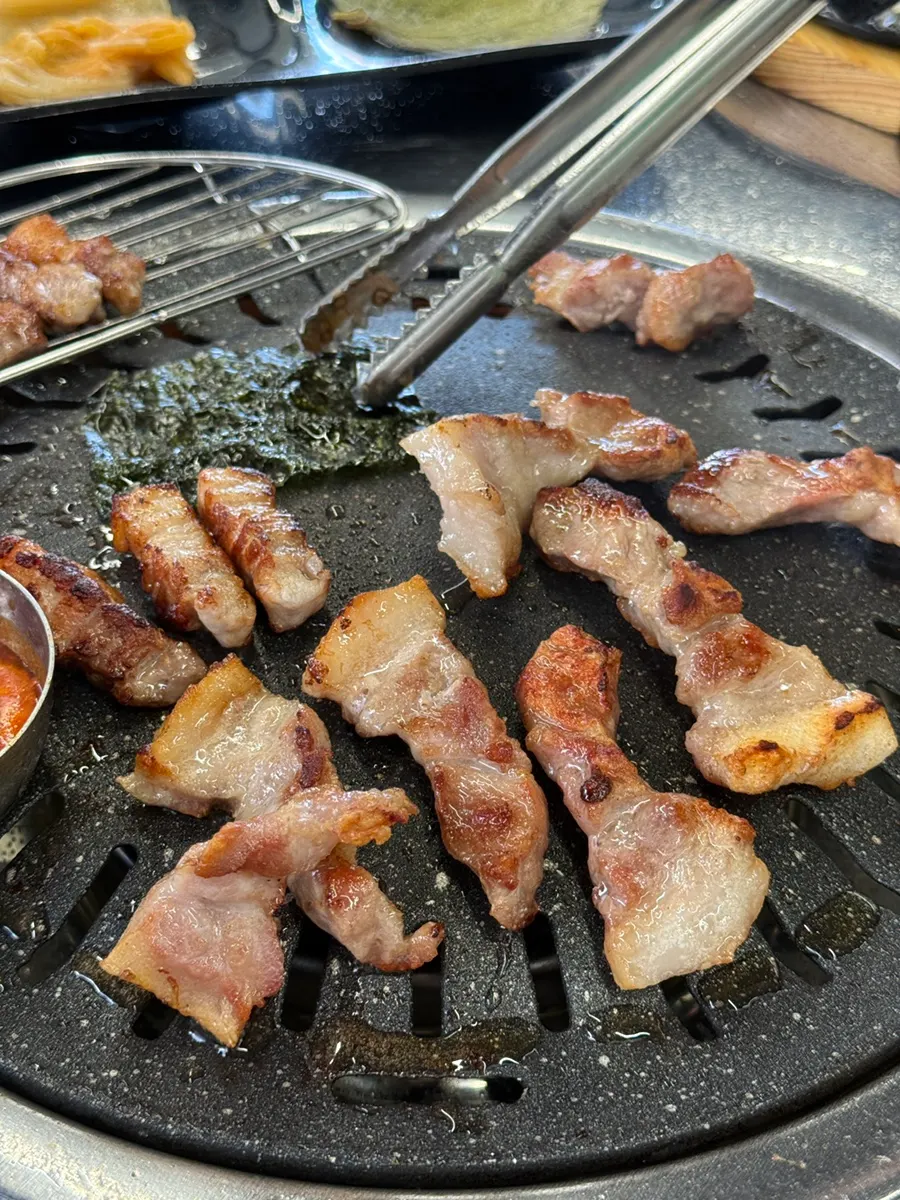 Wrap made with samgyeopsal dipped in soy sauce