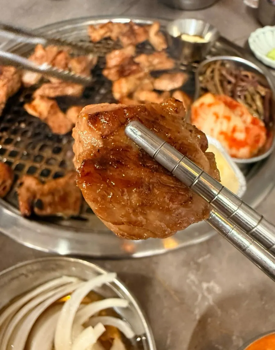 충정로역 고깃집 돌담숯불집 돼지갈비 클로즈업