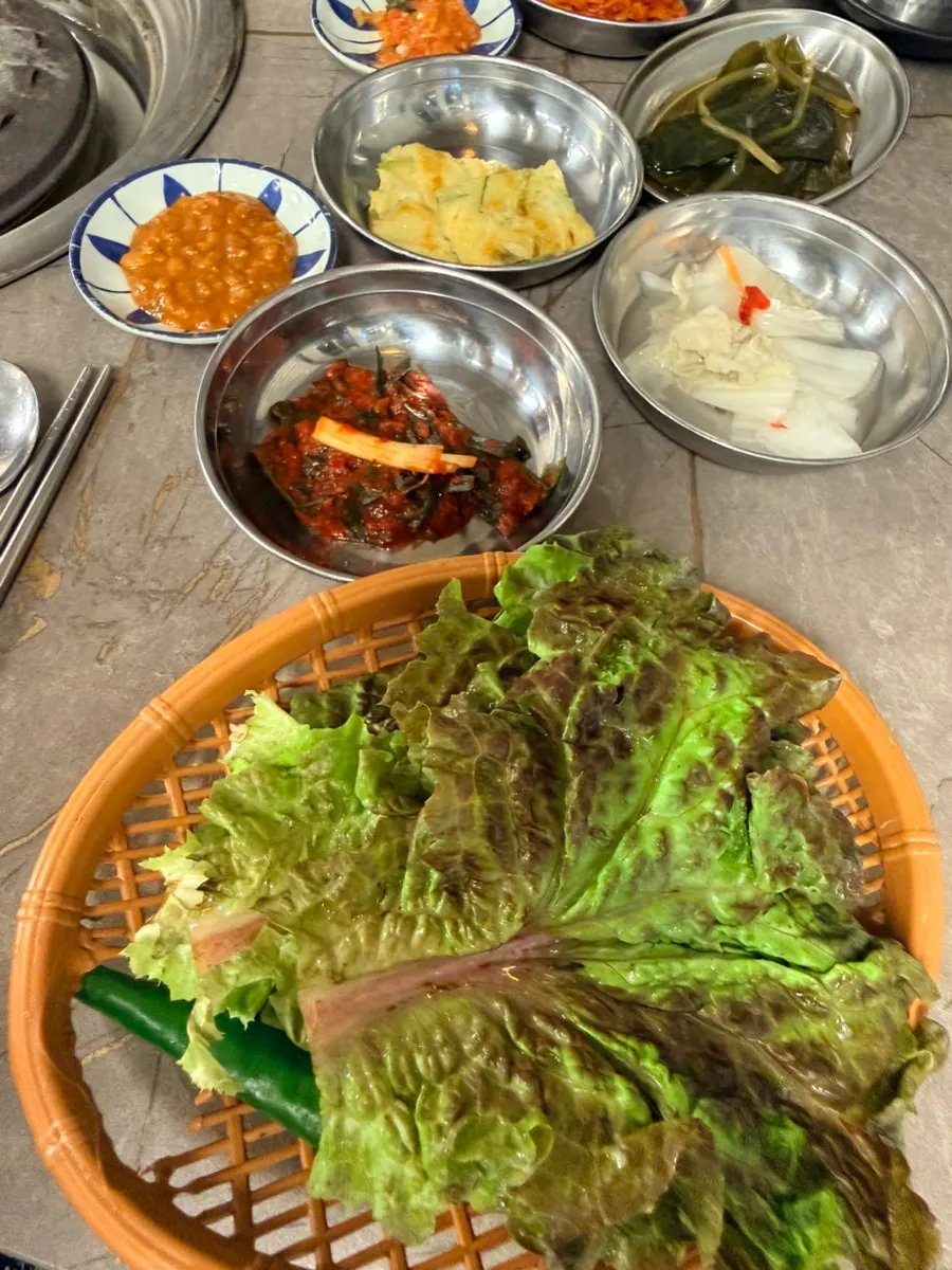 돌담숯불집 기본반찬 한 상