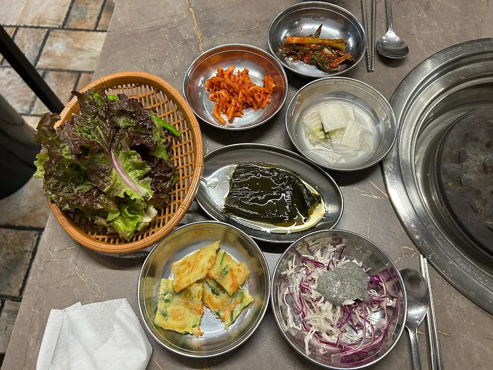 Side dishes at Doldam Sutbuljip