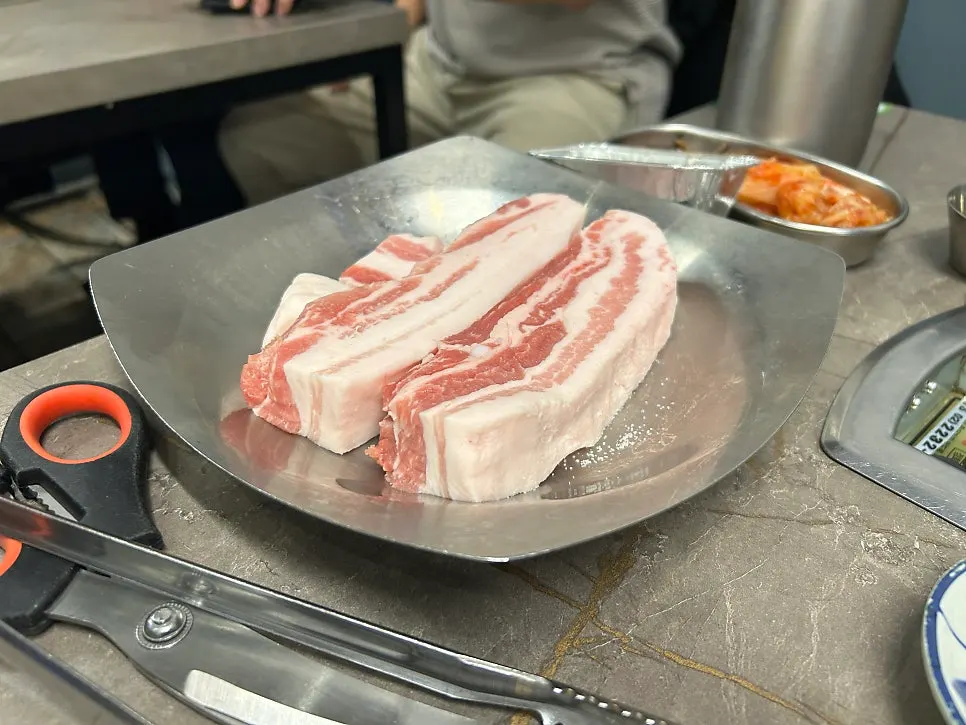 Order of charcoal-grilled pork belly and pork neck