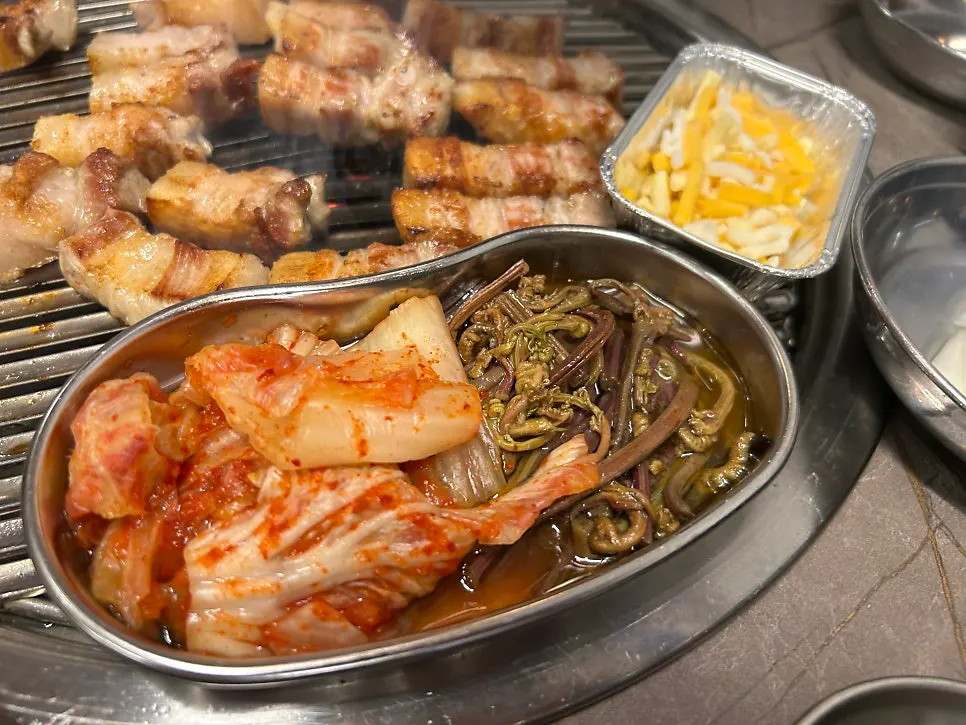 Grilled garlic, kimchi, and gosari