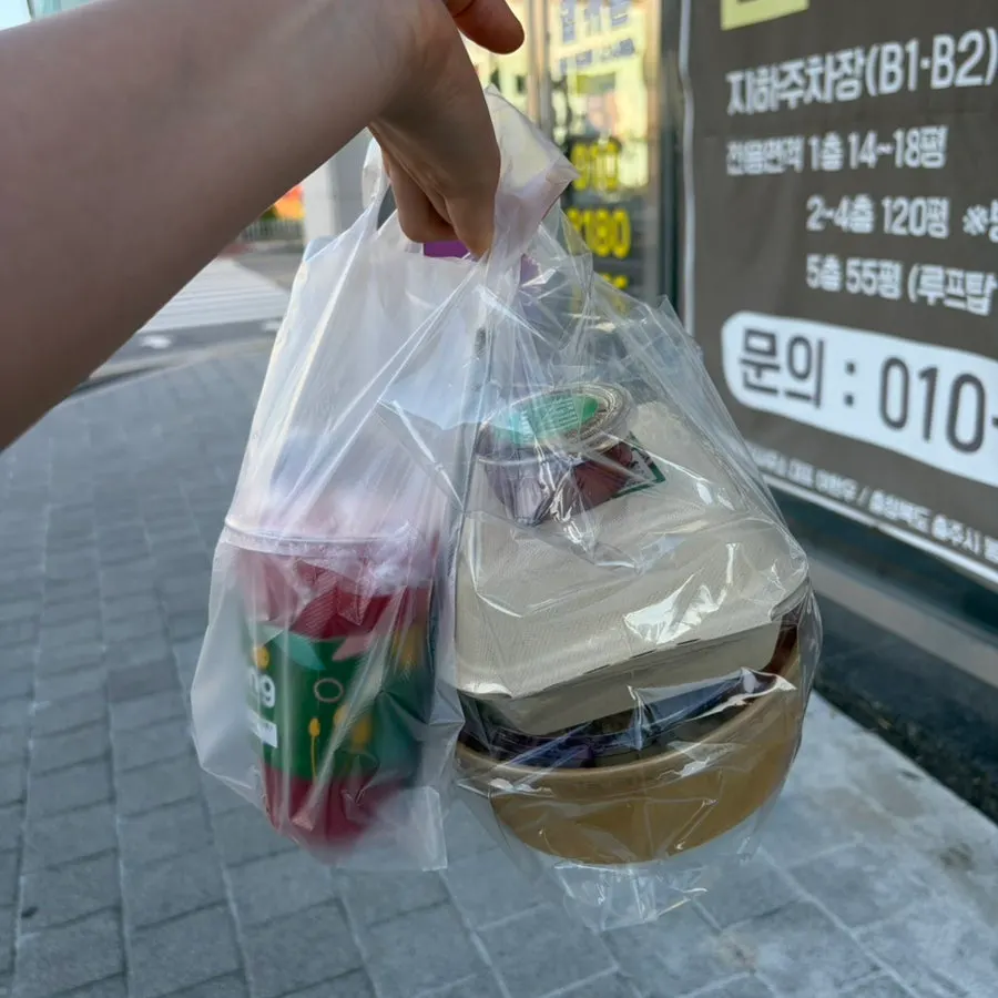 무인 포스로 포케 소스 선택하는 화면