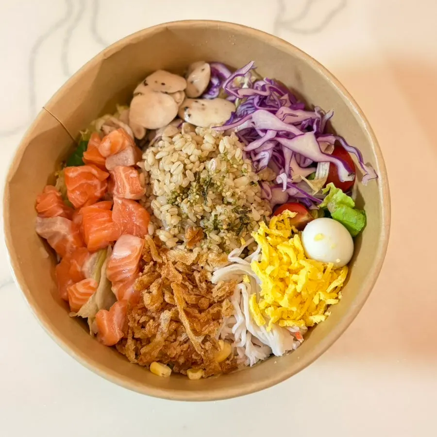 리얼생연어비빔포케와 바질크림새우커틀릿랩 상차림