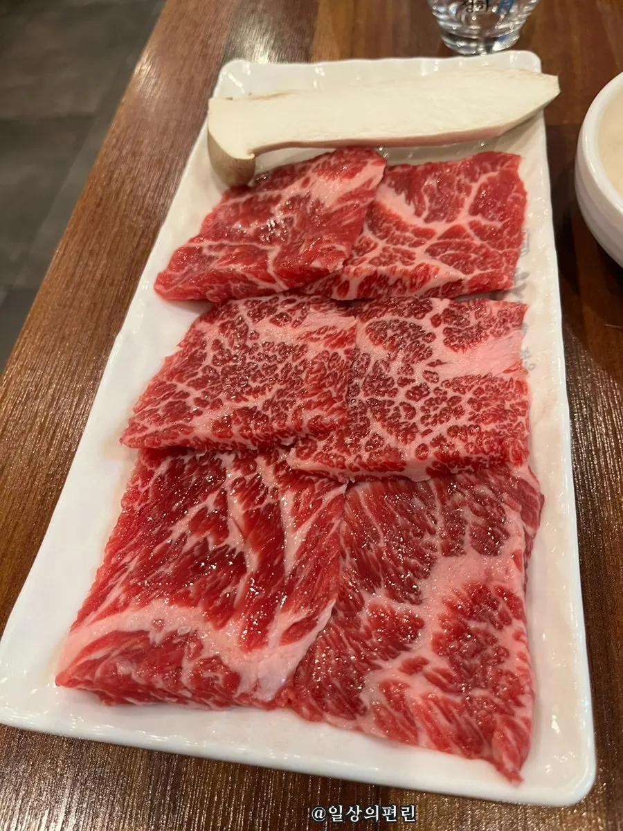 숙성 진갈비살 생고기 한 접시