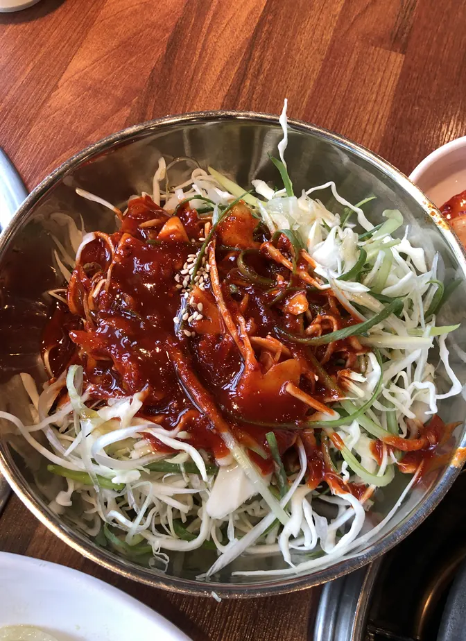 Sweet-and-tangy jjolmyeon served before the meal