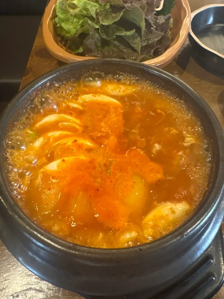 순두부찌개와 쟁반국수 기본 구성