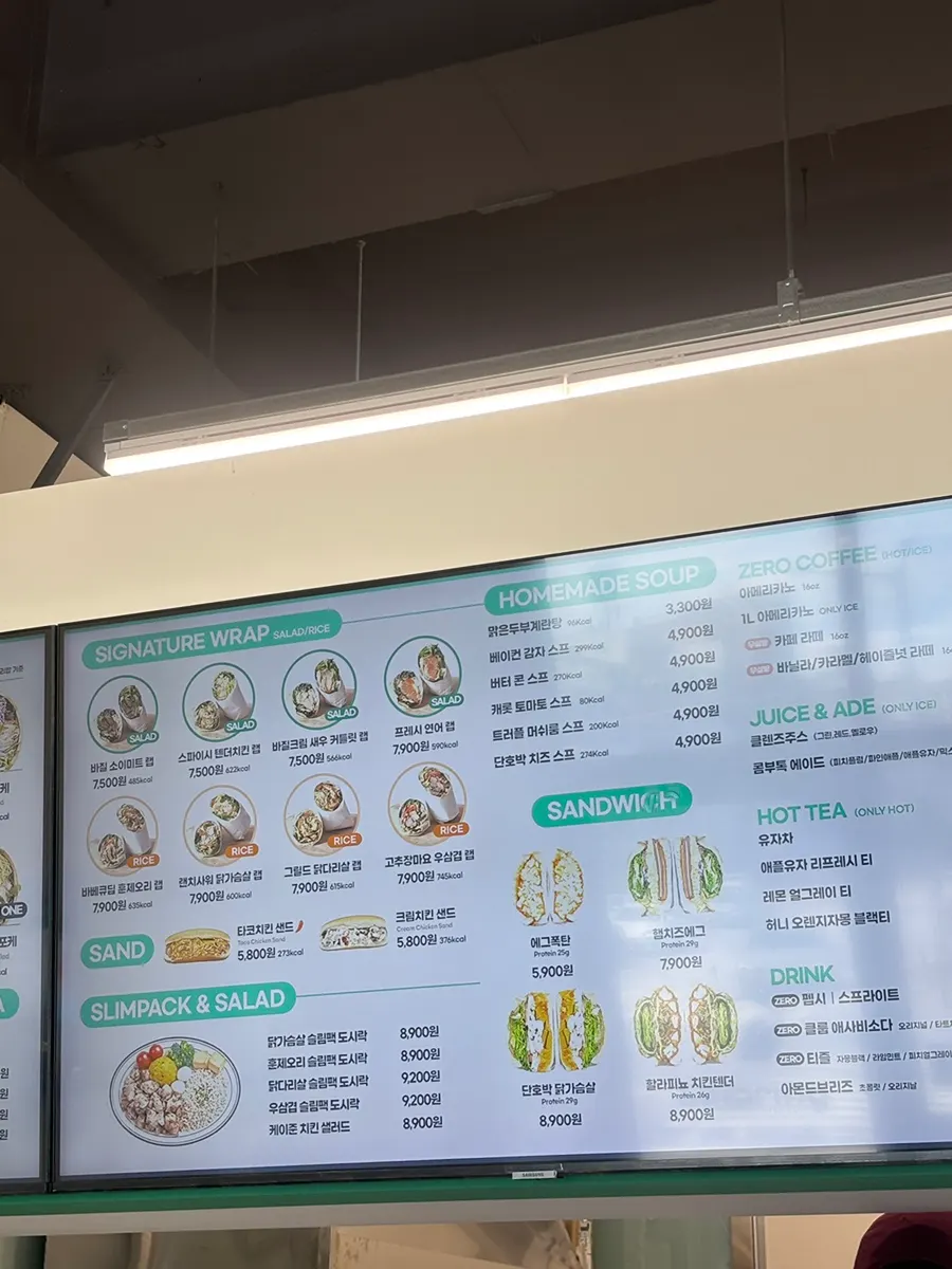 Tempat duduk kedai untuk seorang diri dan kumpulan