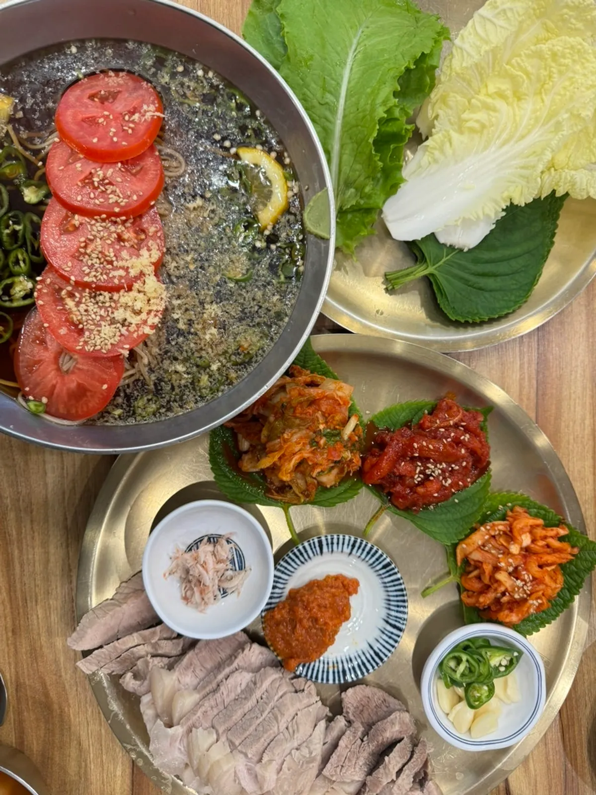청양토마토소바와 보쌈 한상 차림