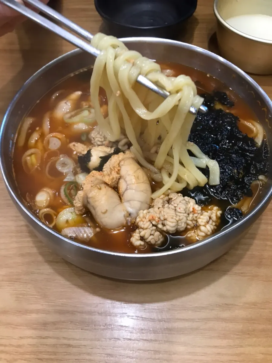 알과 곤이가 들어간 알탕칼국수
