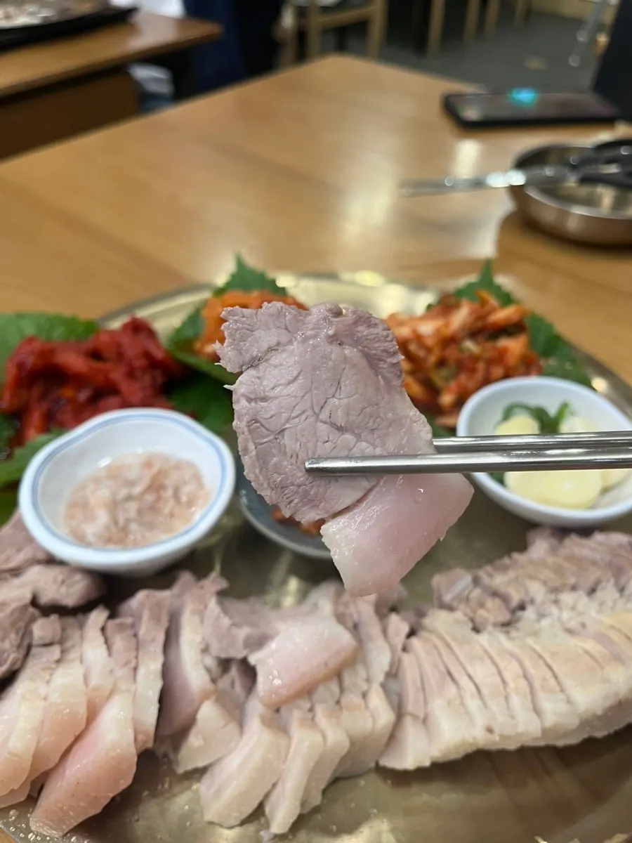 윤기 도는 보쌈 고기 클로즈업