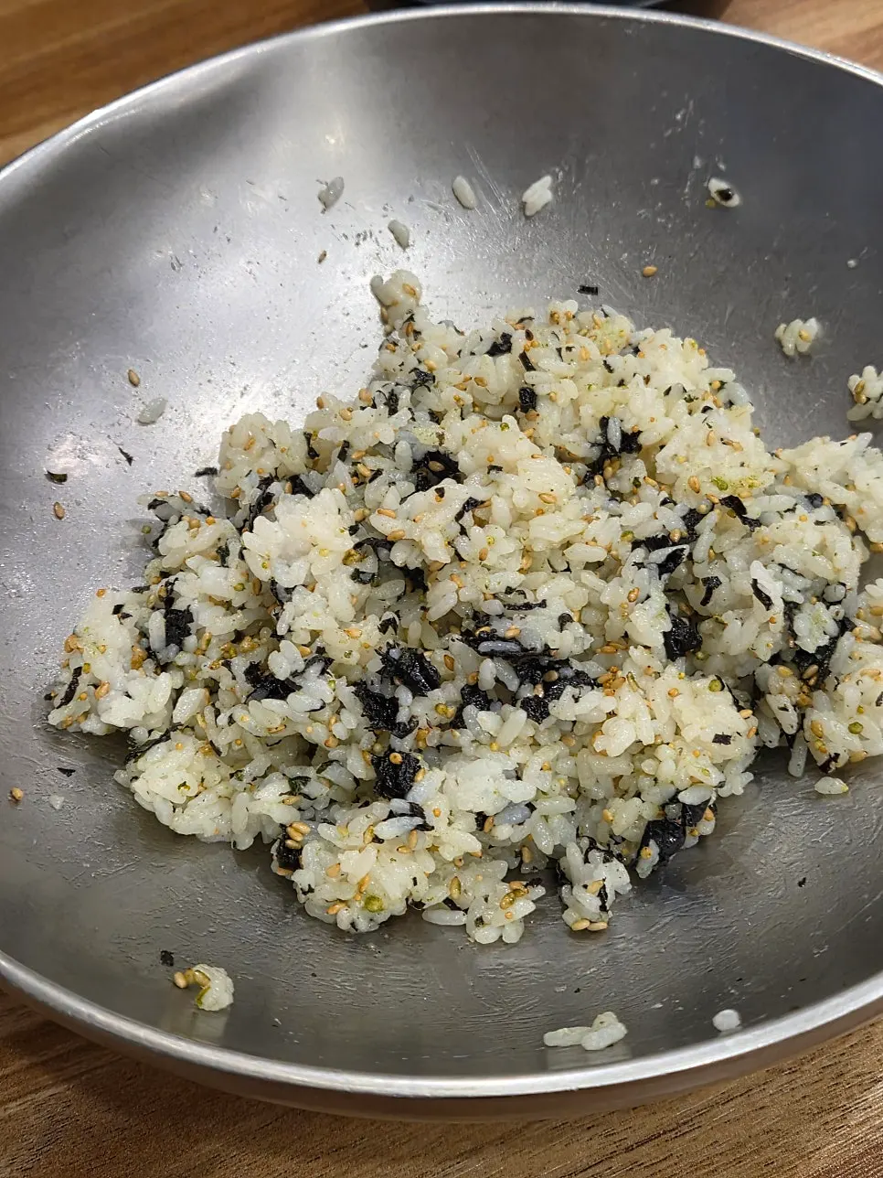 Rice ball and jang-kalguksu set together on the table