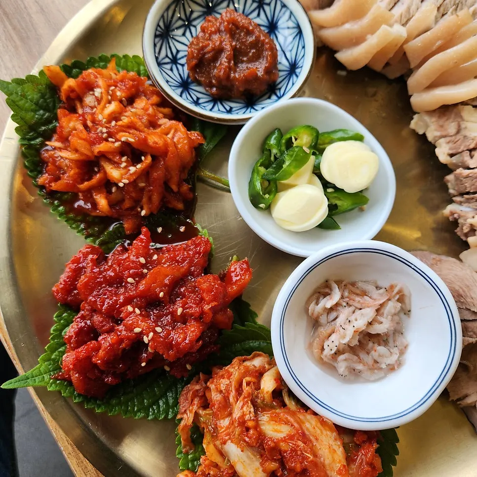 Kimchi, salted shrimp, garlic, and ssamjang sides