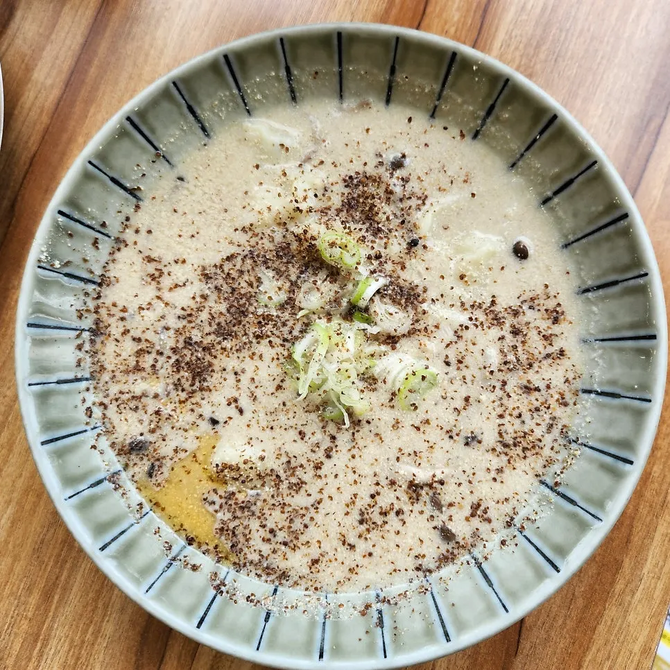 Perilla sujebi broth with rising truffle oil aroma