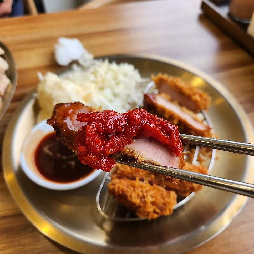 Katsu topped with pollock hoe