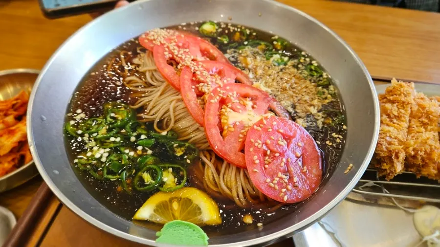 Close-up of the tomato cheongyang soba set