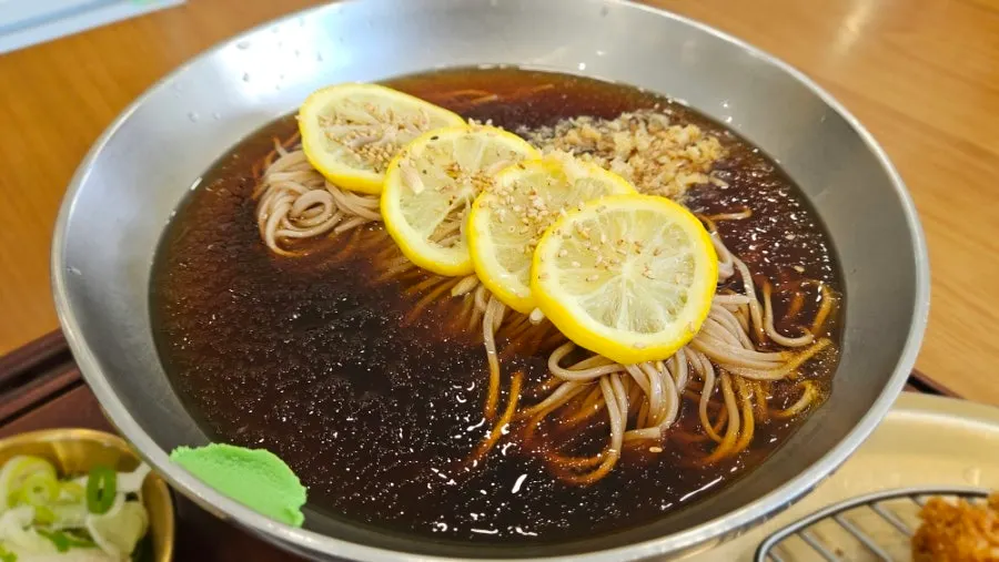 Visually striking lemon soba