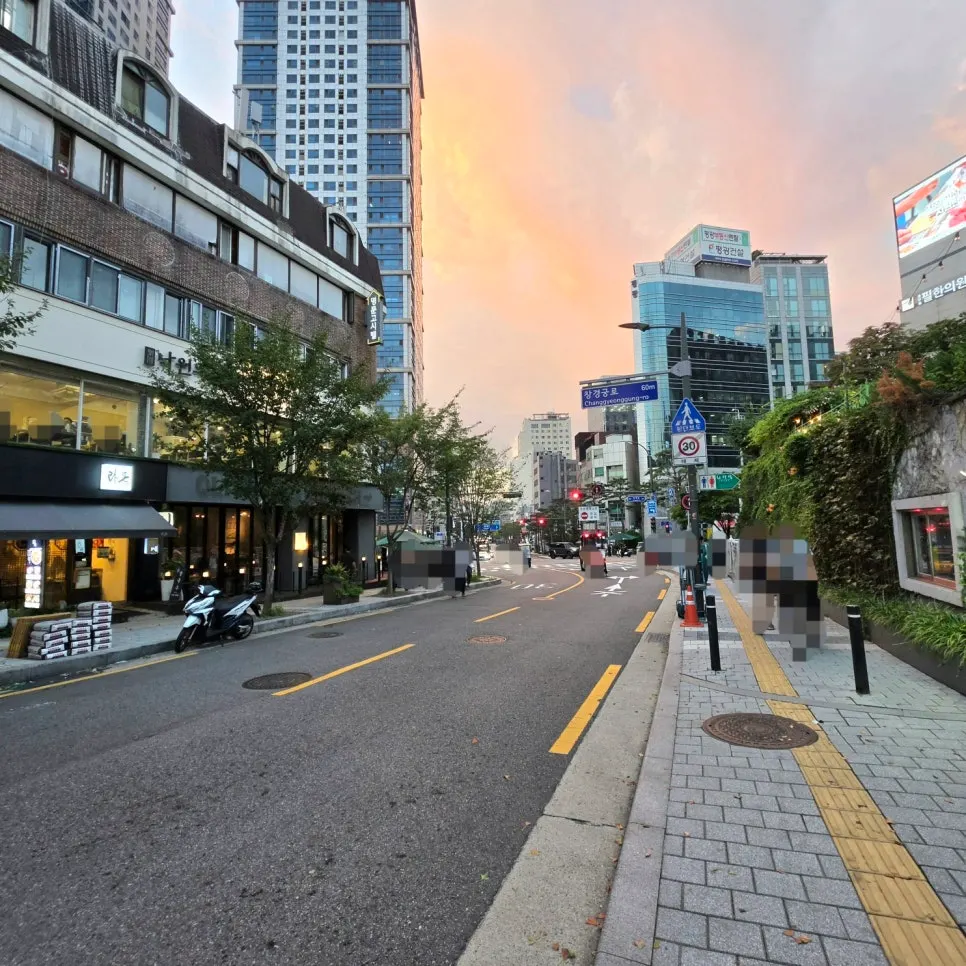 Letrero de Nagwon-ui Soba en el segundo piso visto desde la calle
