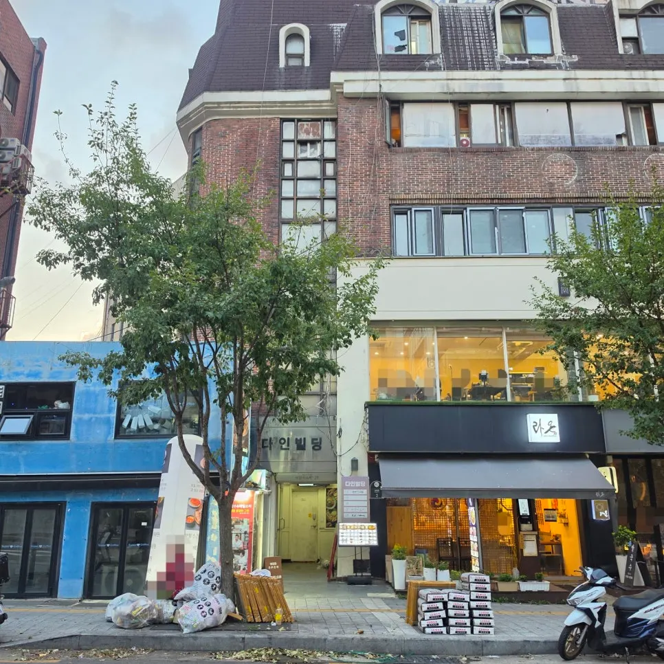 Calle frente a Nagwon-ui Soba tras estacionar