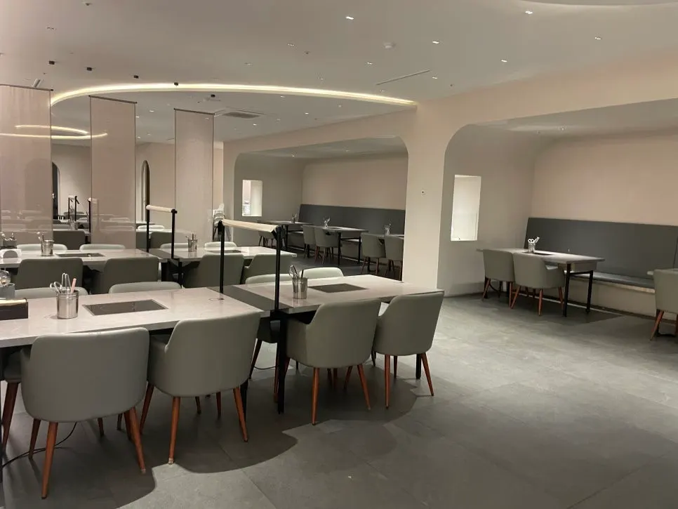 Spacious and clean hall at Shabuway Ruwon City Cheongna Branch
