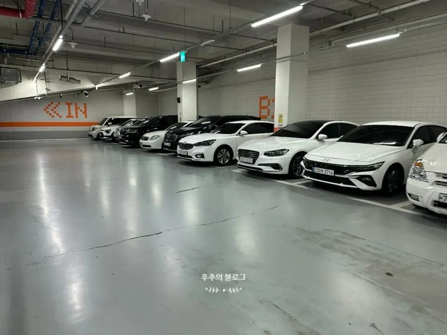 루원탑프라자 건물 지하주차장 입구