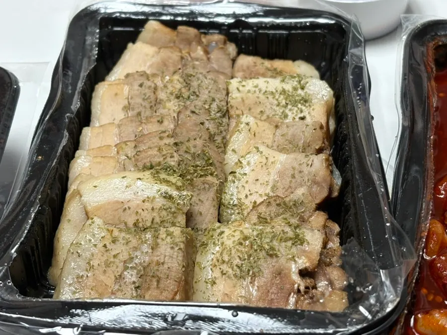 Jjukkumi with a lively, spicy sauce