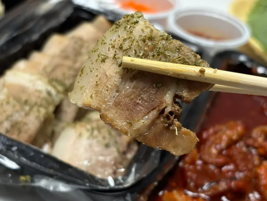 Bossam ordered with jjukkumi