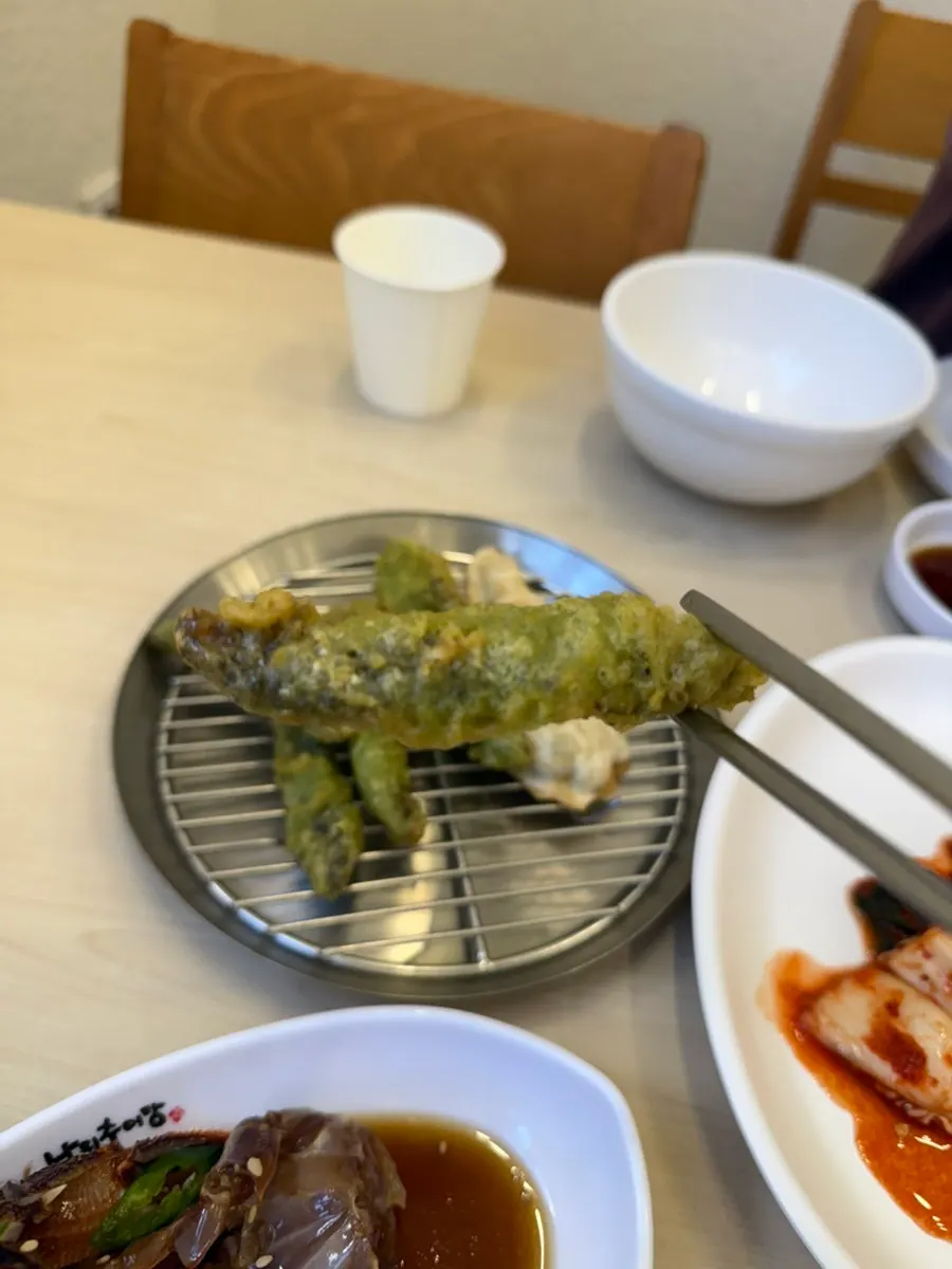 바삭하게 튀겨진 미꾸라지튀김