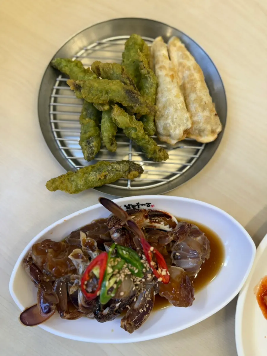 노릇하게 구워진 추어군만두