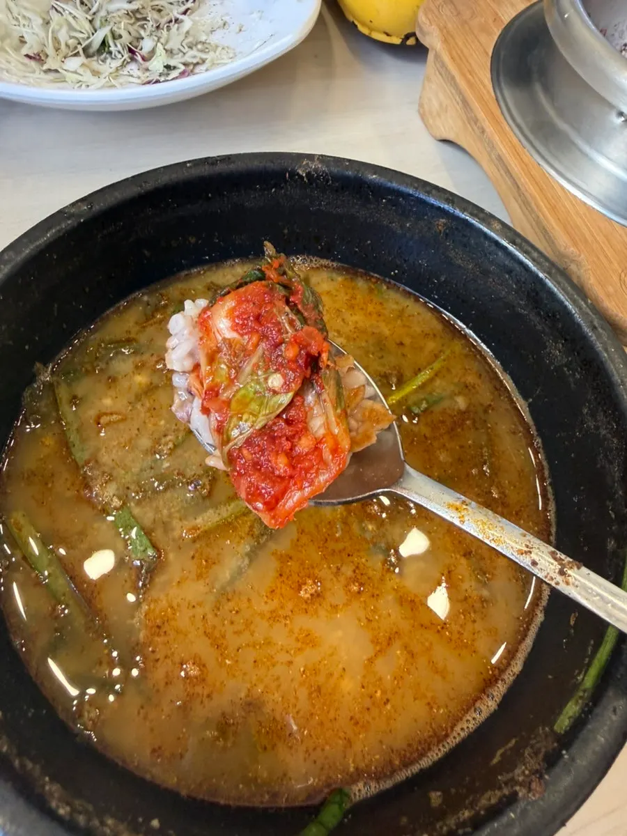 꼬들꼬들하게 지어진 솥밥