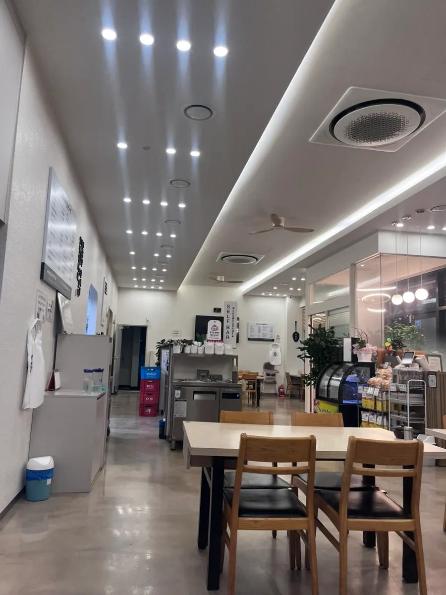 Inside Chuojeong Namwon Chueotang