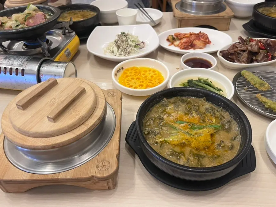 Savory chueotang broth with pot rice