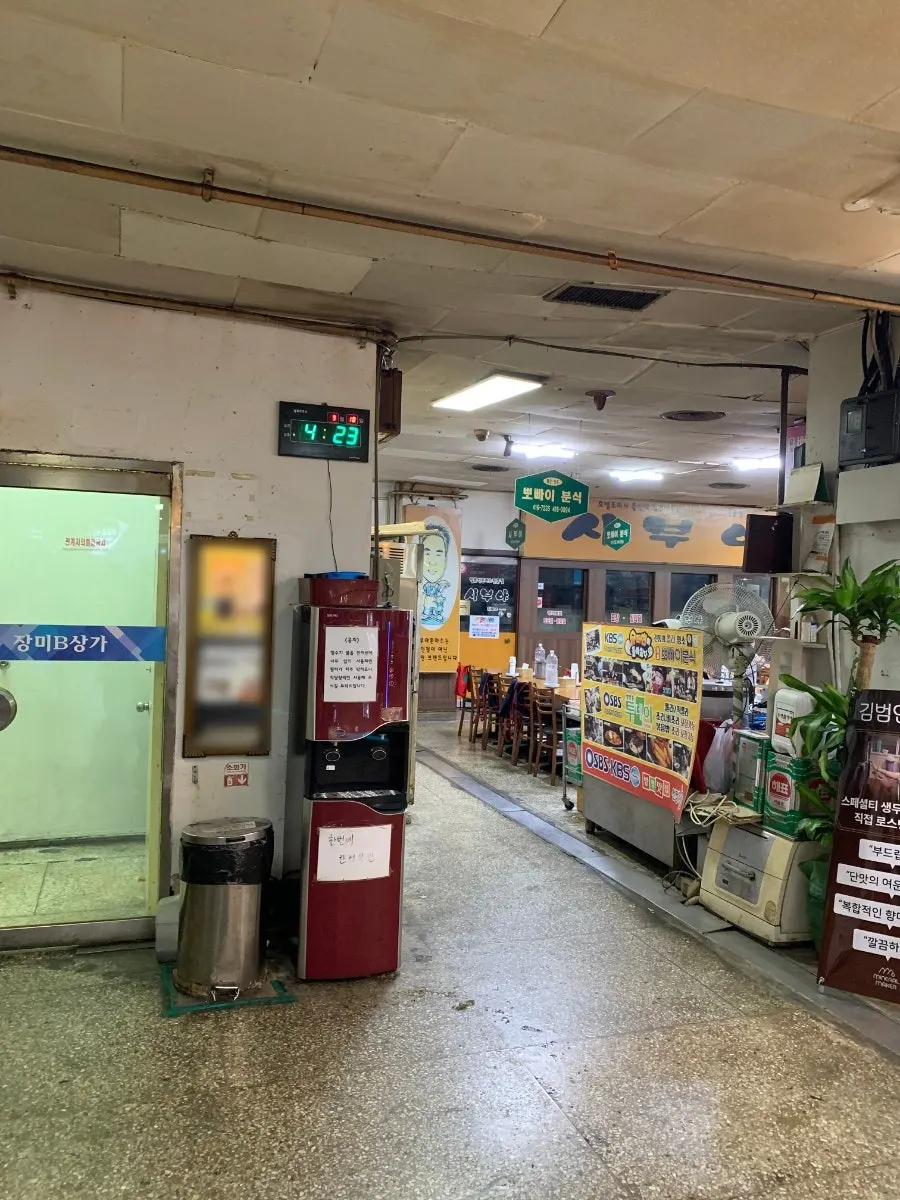 Basement corridor of the Jangmi complex leading to Circus Rabbit