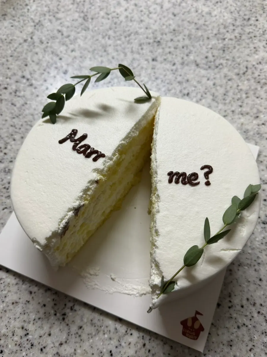 Proposal lettering cake reading 'Marry me?'