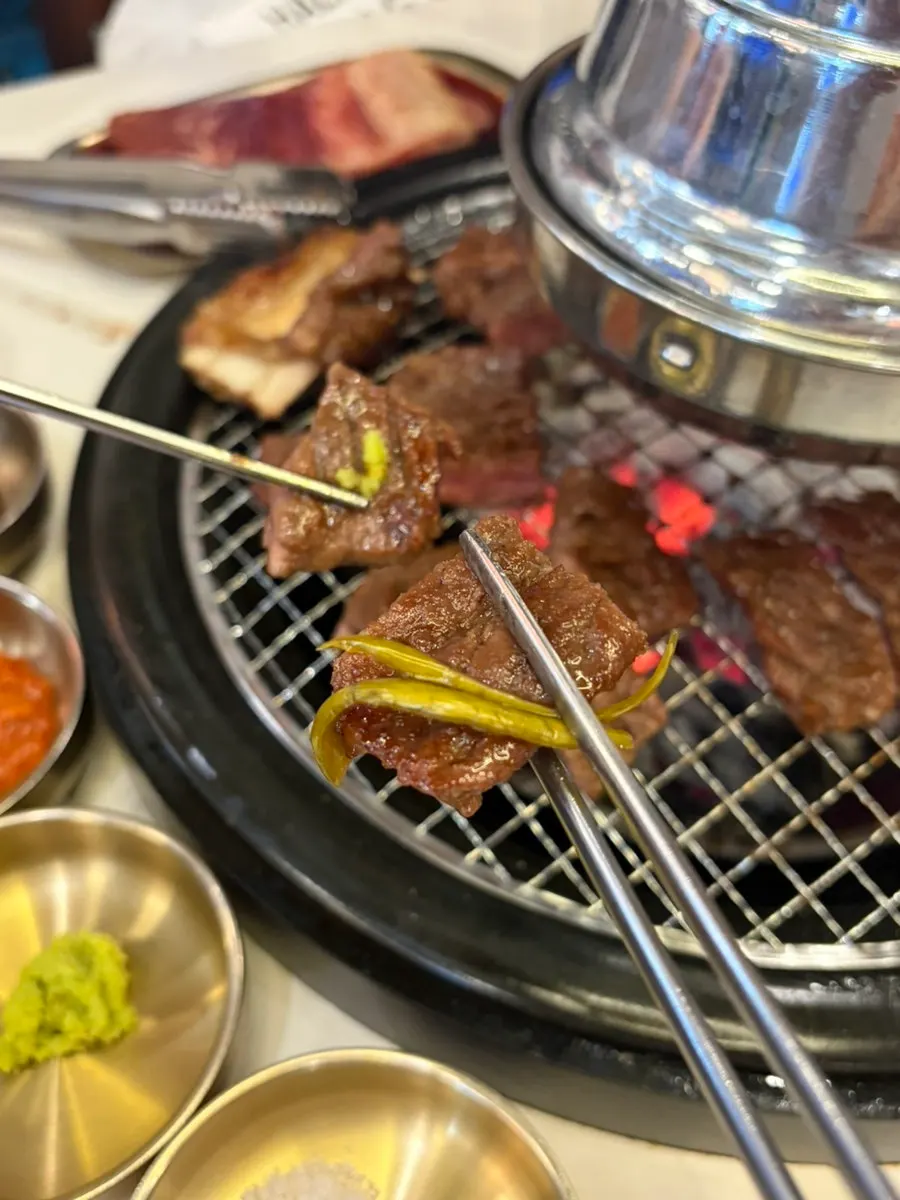 뒤집어가며 굽는 달달한 양념갈비