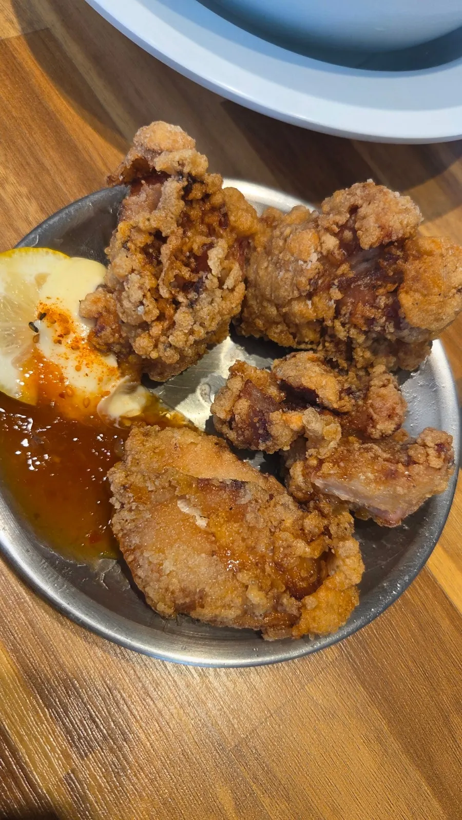 Karaage with chili sauce and mayonnaise