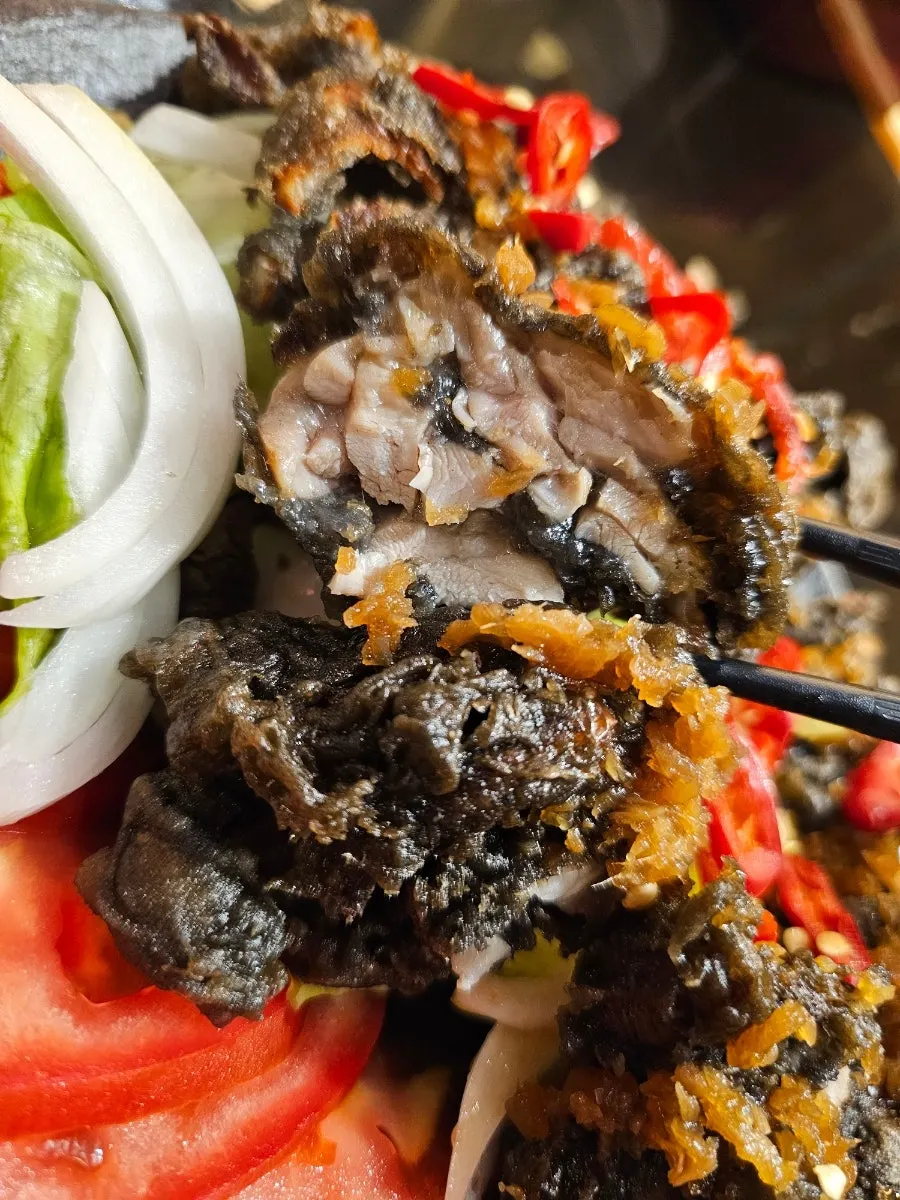 Crisp fried chicken served with tomatoes and lettuce