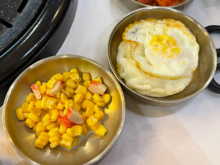황제갈비정식과 육회비빔밥 상차림