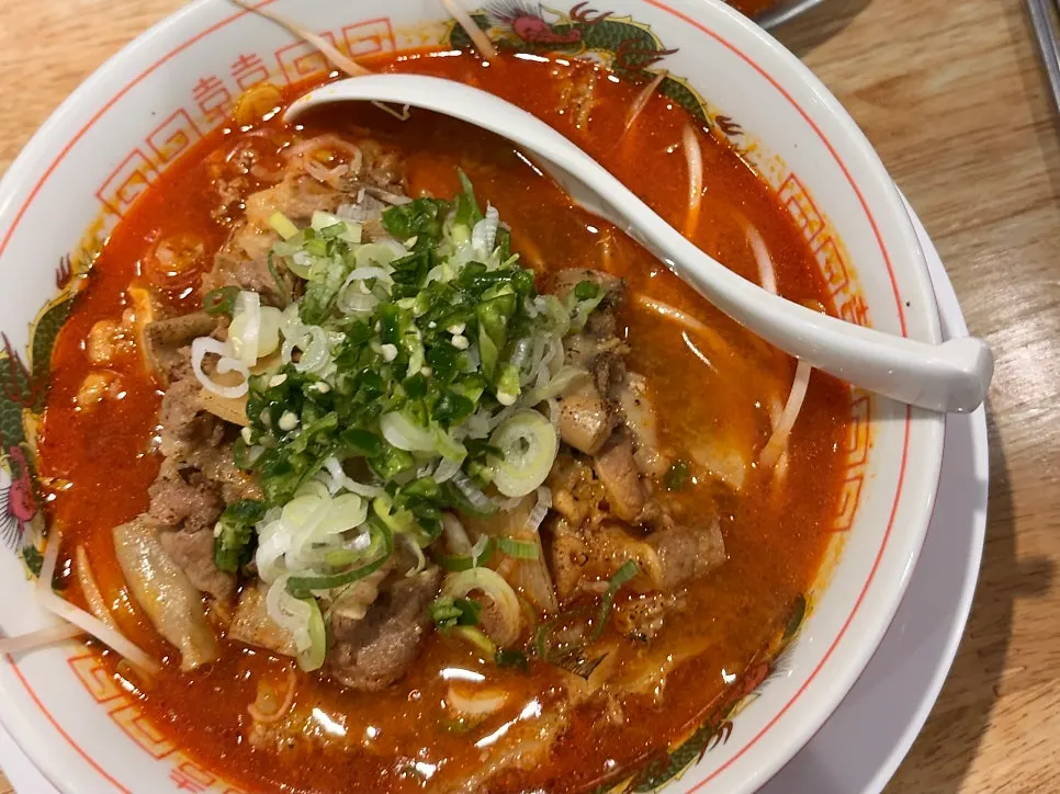 牛もつと牛バラ肉入りのモツラーメン