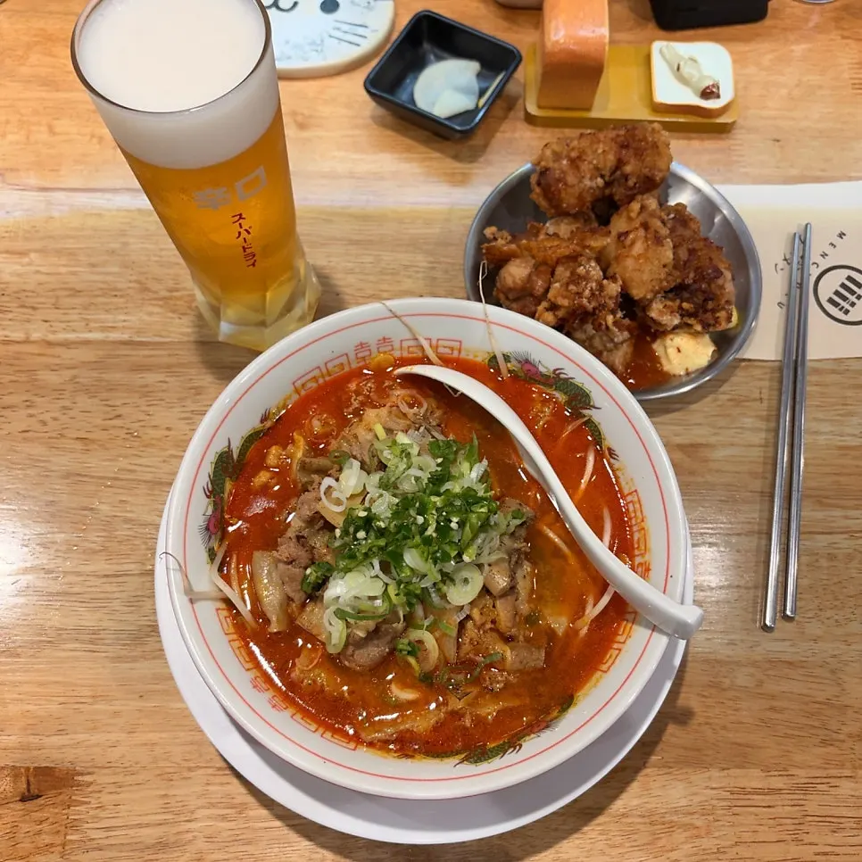 モツラーメンとアサヒ生ビールの組み合わせ