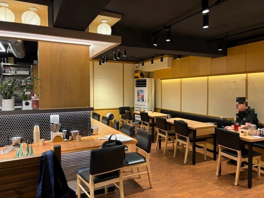 Mentsuru City Hall Branchの地下1階席