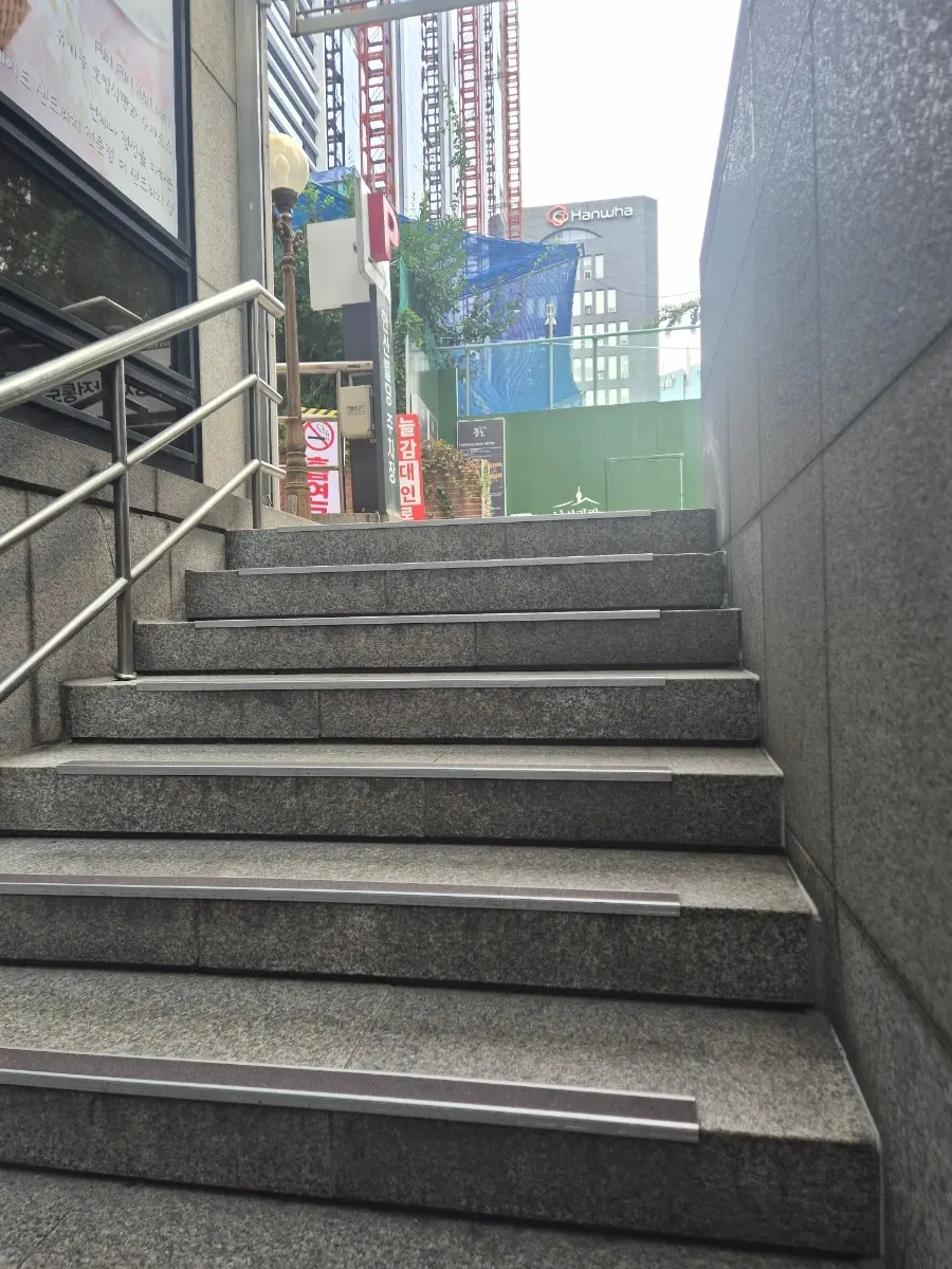 Route to Tawa via the stairs inside the building
