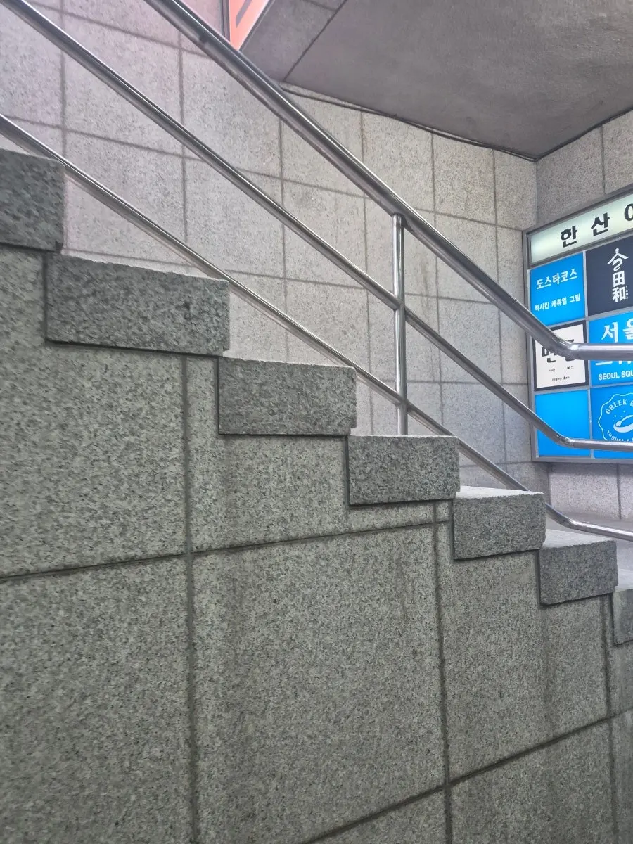 Outdoor stairs leading down to Tawa