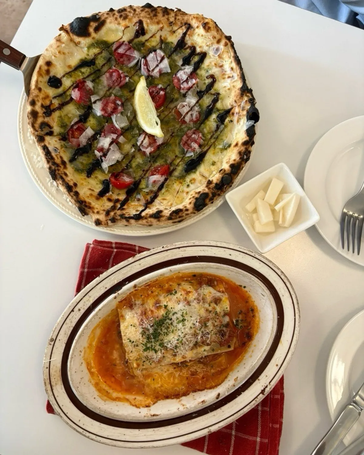 Wood-fired basil pesto tomato pizza at Classicdang