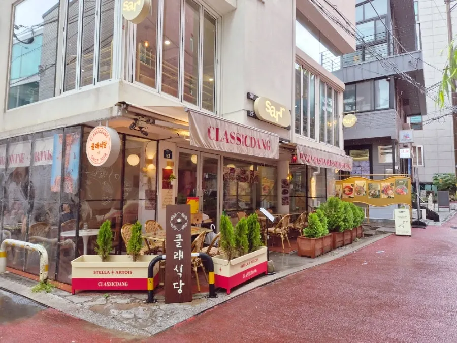 Exterior of Classicdang tucked in a Yeonnam-dong alley