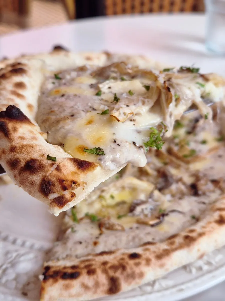 Close-up of the mushroom pizza crust edge