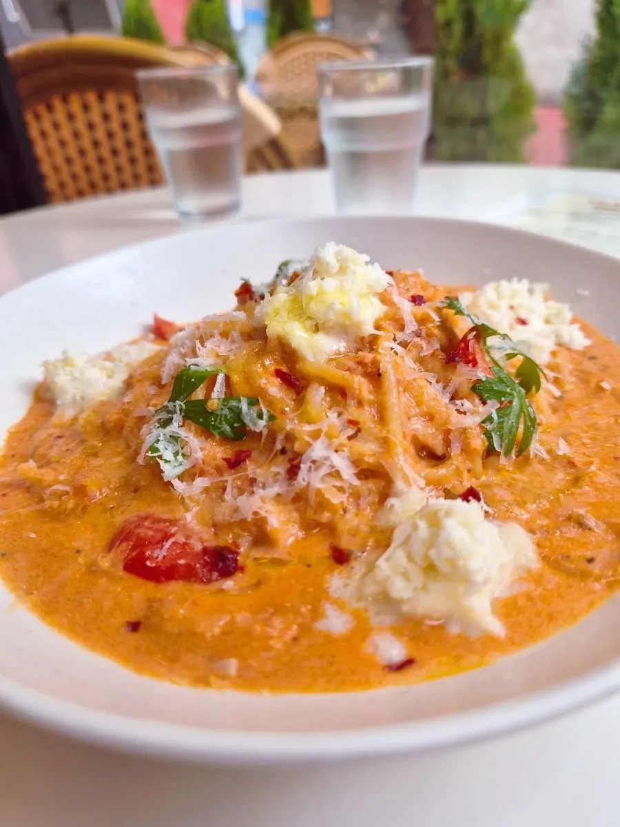 Crab pasta in creamy rosé sauce color